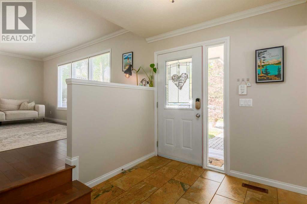 Single Family House 3 Level for Sale in  Oakside Circle SW Oakridge Calgary 