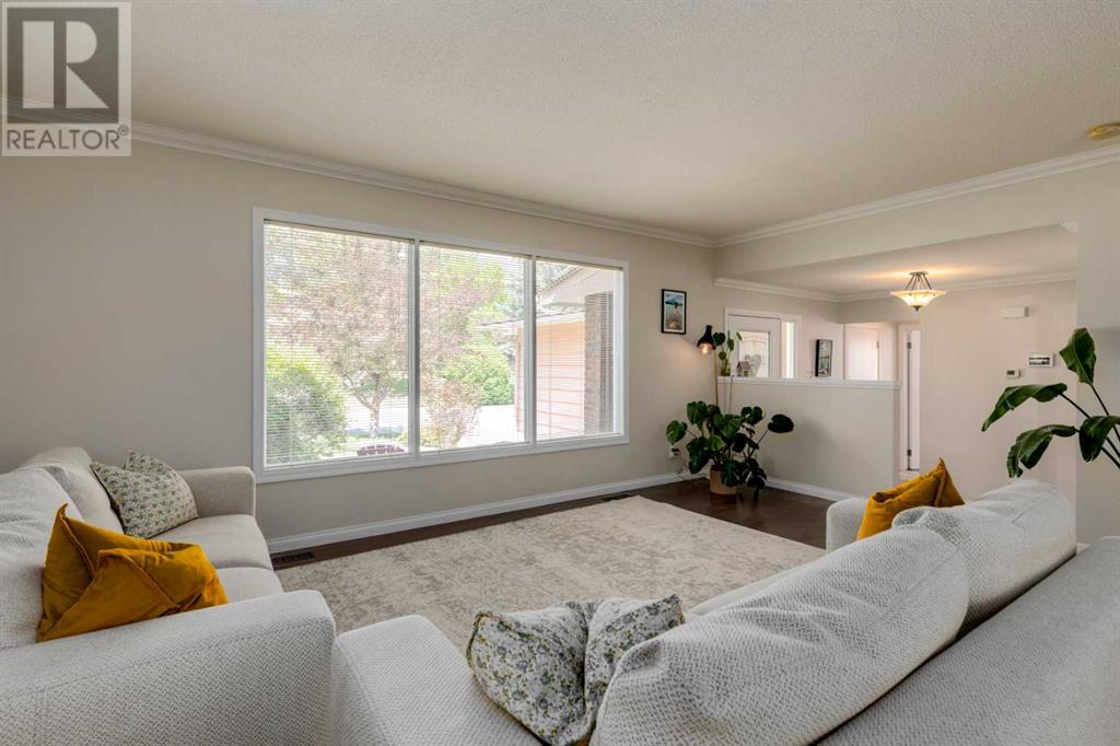 Single Family House 3 Level for Sale in  Oakside Circle SW Oakridge Calgary 