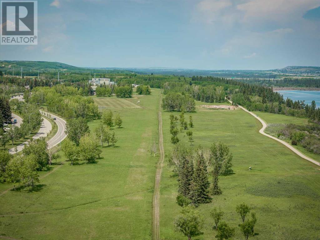 Single Family House 3 Level for Sale in  Oakside Circle SW Oakridge Calgary 