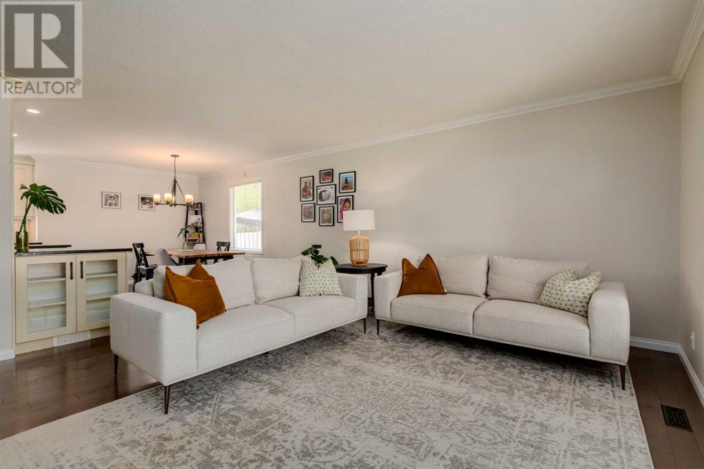 Single Family House 3 Level for Sale in  Oakside Circle SW Oakridge Calgary 