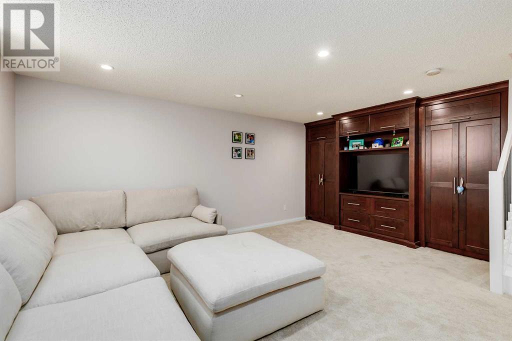 Single Family House 3 Level for Sale in  Oakside Circle SW Oakridge Calgary 
