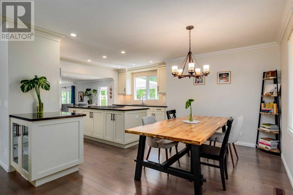 Single Family House 3 Level for Sale in  Oakside Circle SW Oakridge Calgary 
