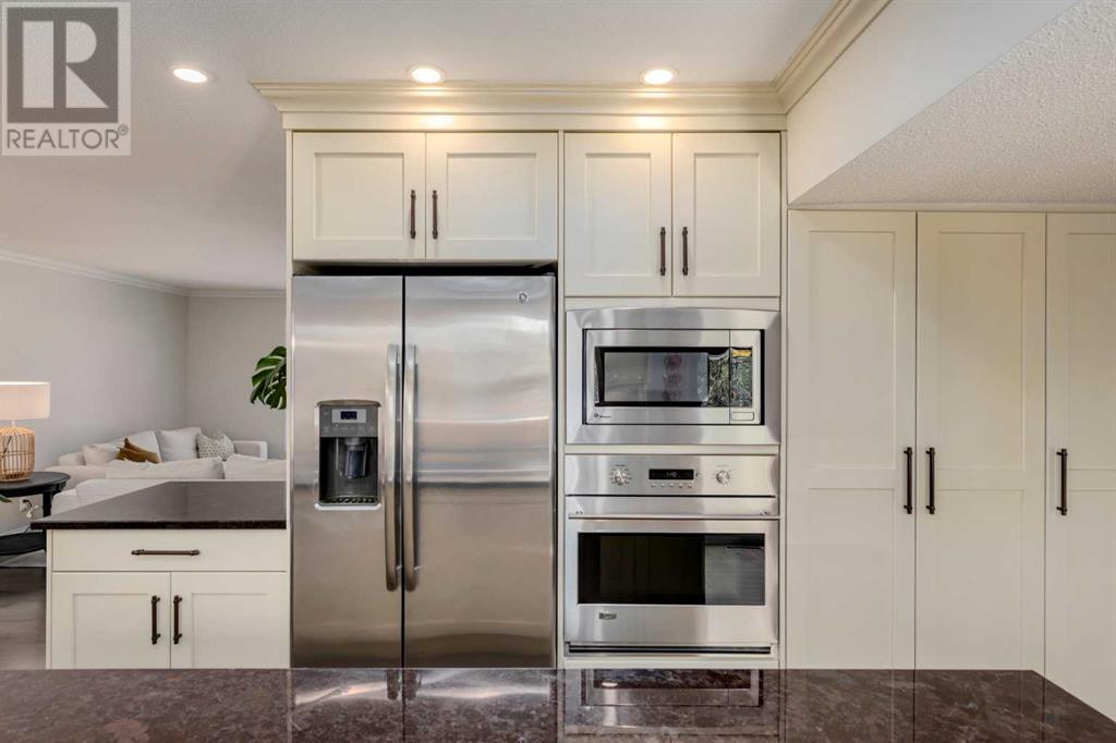 Single Family House 3 Level for Sale in  Oakside Circle SW Oakridge Calgary 