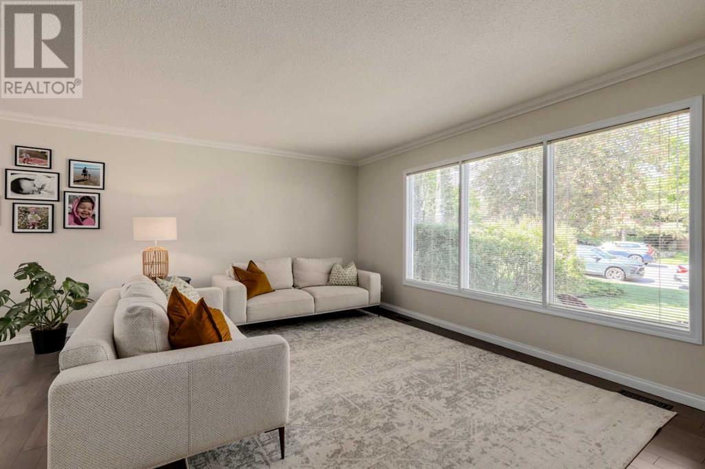 Single Family House 3 Level for Sale in  Oakside Circle SW Oakridge Calgary 