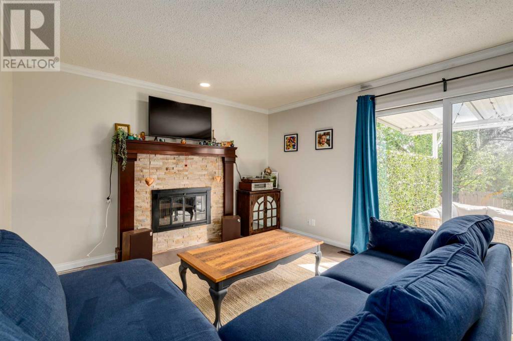 Single Family House 3 Level for Sale in  Oakside Circle SW Oakridge Calgary 
