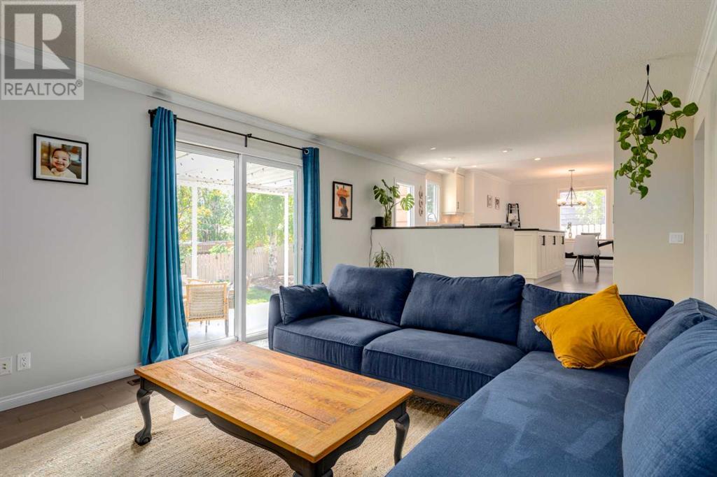 Single Family House 3 Level for Sale in  Oakside Circle SW Oakridge Calgary 