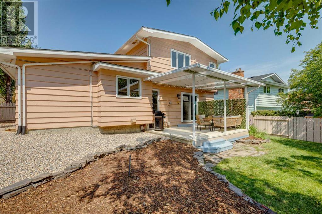 Single Family House 3 Level for Sale in  Oakside Circle SW Oakridge Calgary 