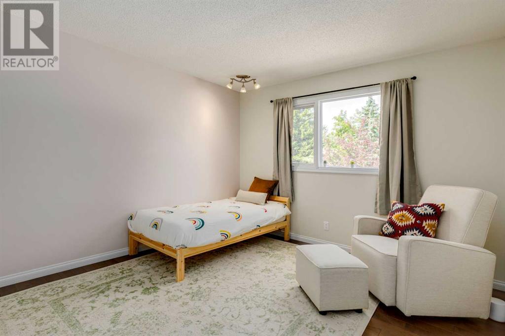 Single Family House 3 Level for Sale in  Oakside Circle SW Oakridge Calgary 