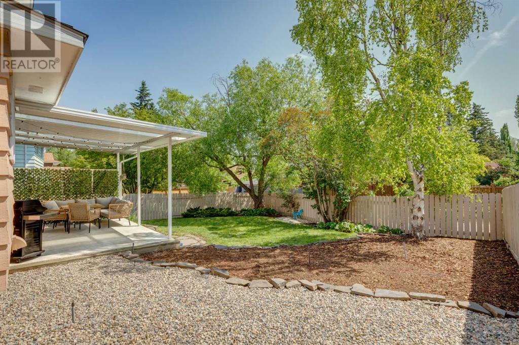 Single Family House 3 Level for Sale in  Oakside Circle SW Oakridge Calgary 