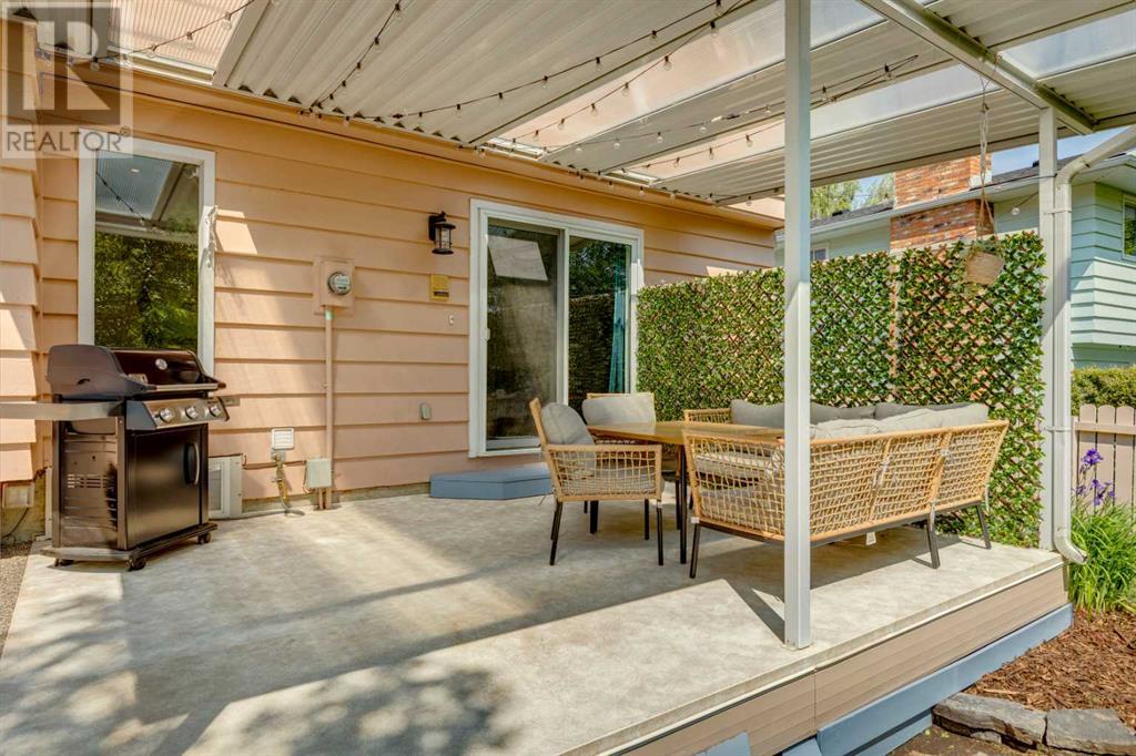 Single Family House 3 Level for Sale in  Oakside Circle SW Oakridge Calgary 