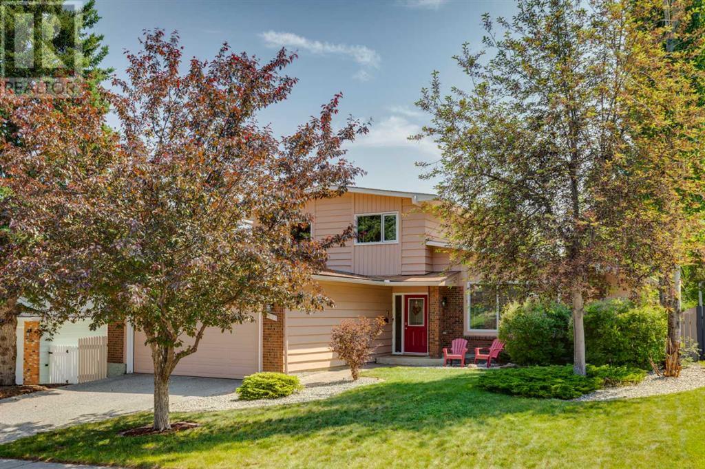 Single Family House 3 Level for Sale in  Oakside Circle SW Oakridge Calgary 