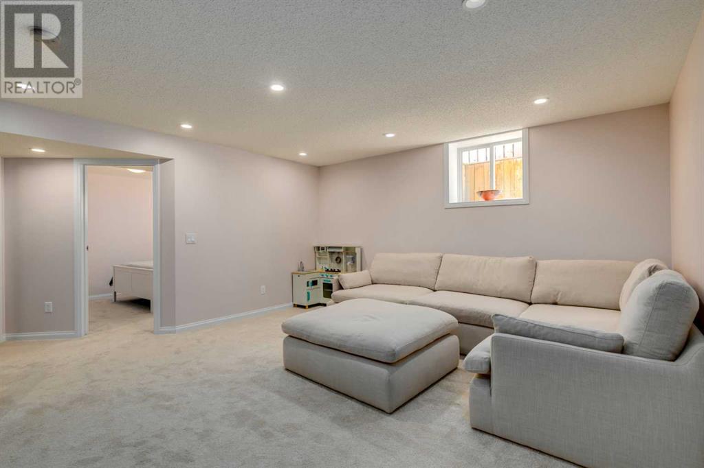 Single Family House 3 Level for Sale in  Oakside Circle SW Oakridge Calgary 
