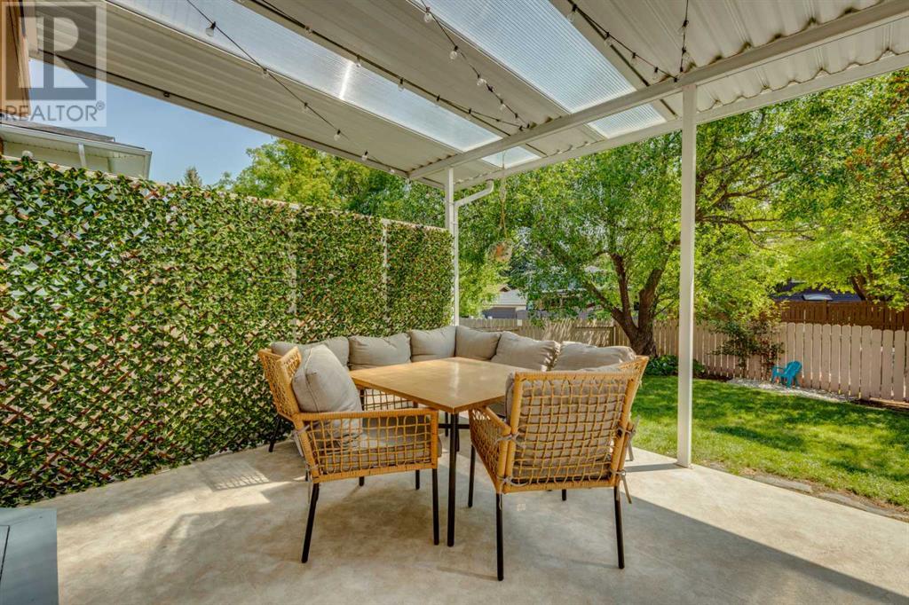 Single Family House 3 Level for Sale in  Oakside Circle SW Oakridge Calgary 