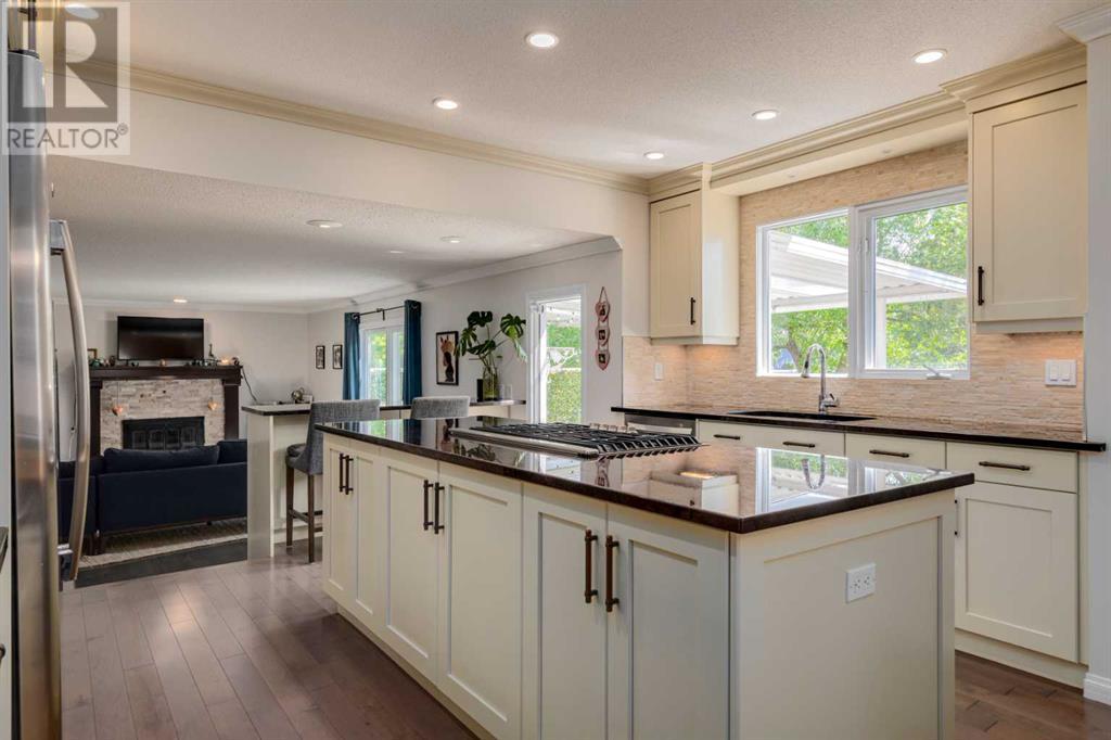 Single Family House 3 Level for Sale in  Oakside Circle SW Oakridge Calgary 