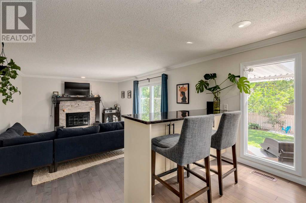 Single Family House 3 Level for Sale in  Oakside Circle SW Oakridge Calgary 