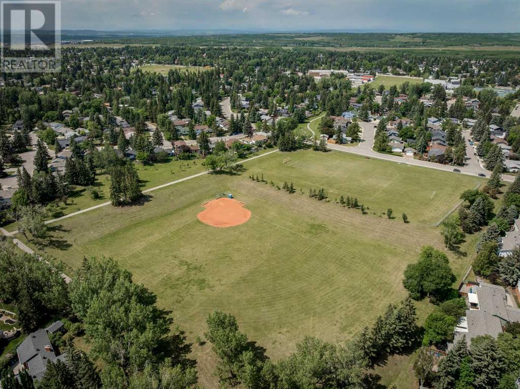 Single Family House 3 Level for Sale in  Oakside Circle SW Oakridge Calgary 