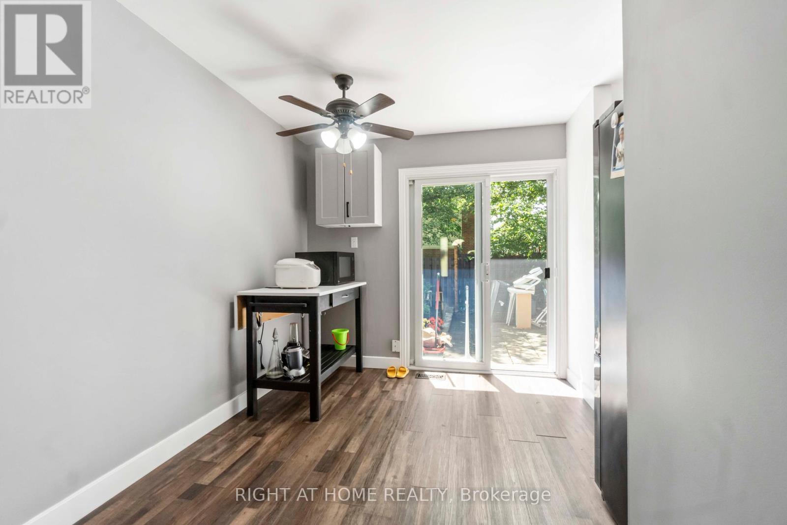 Photo 14 of 3 21 Midland Crescent, Ottawa ON