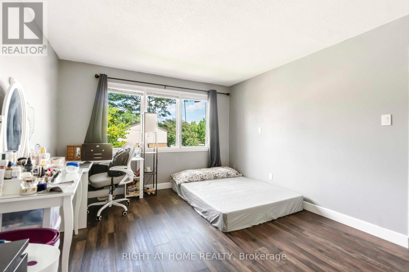 Photo 1 of 3 21 Midland Crescent, Ottawa ON
