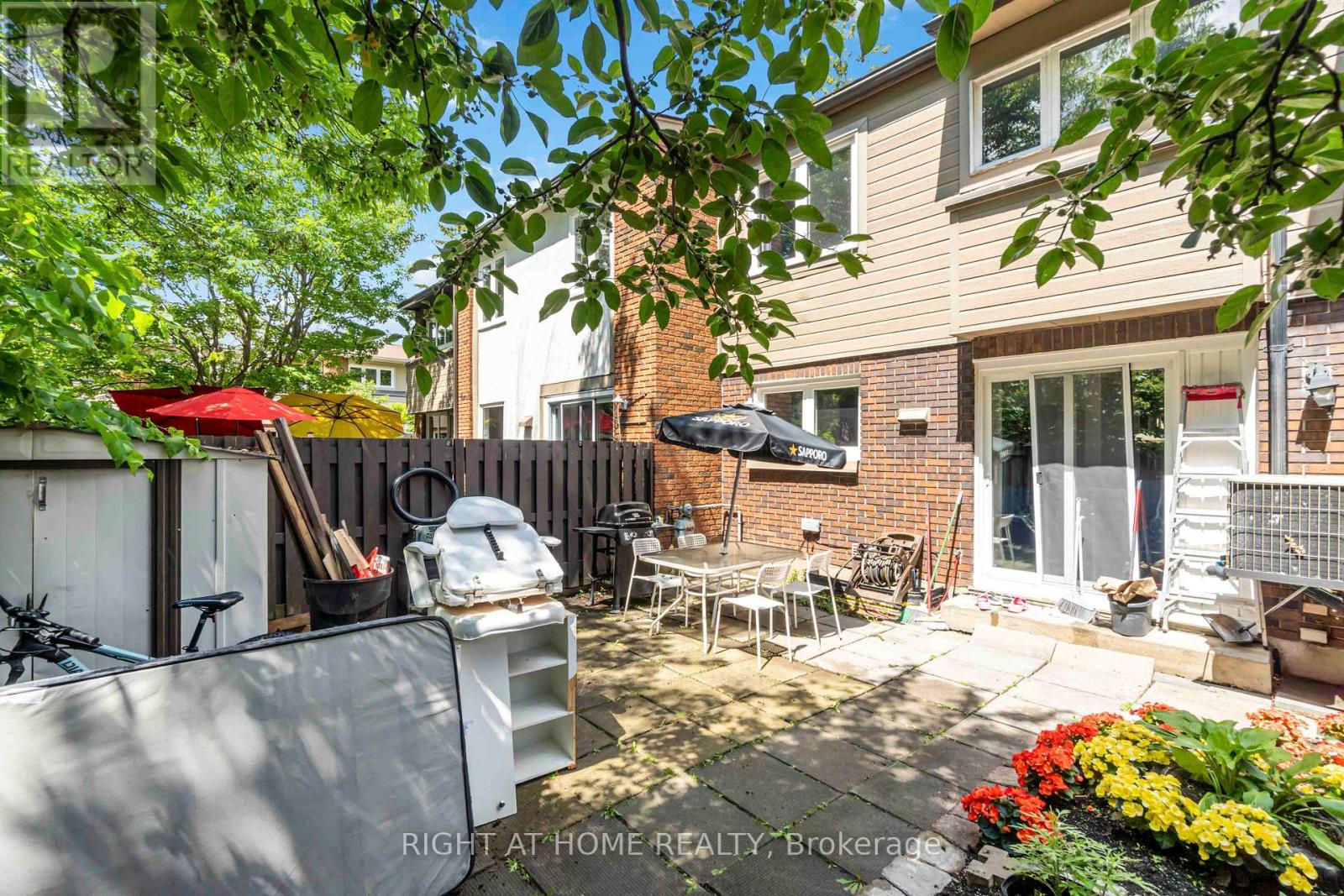 Photo 11 of 3 21 Midland Crescent, Ottawa ON