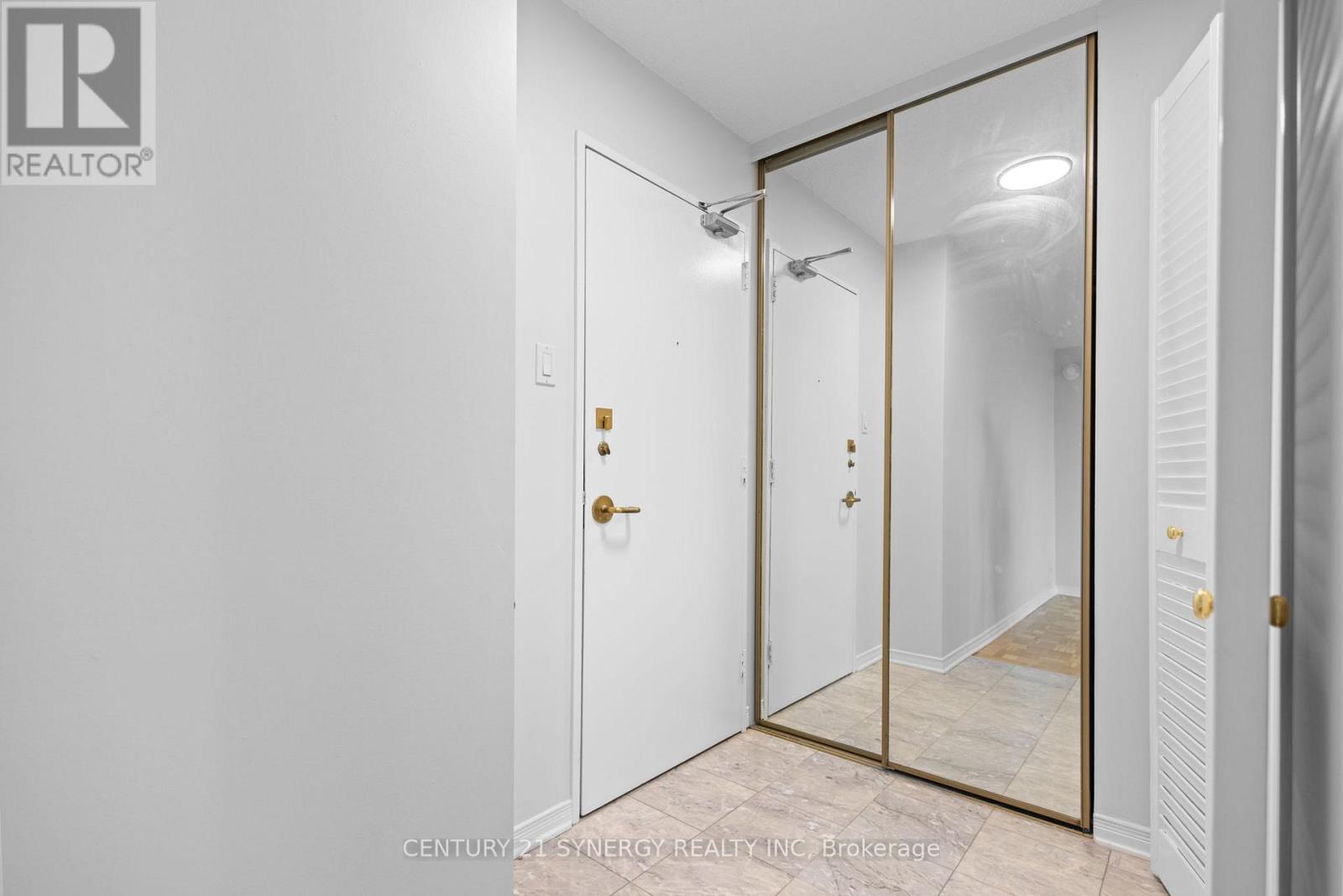 Photo 9 of 910 2625 Regina Street, Ottawa ON