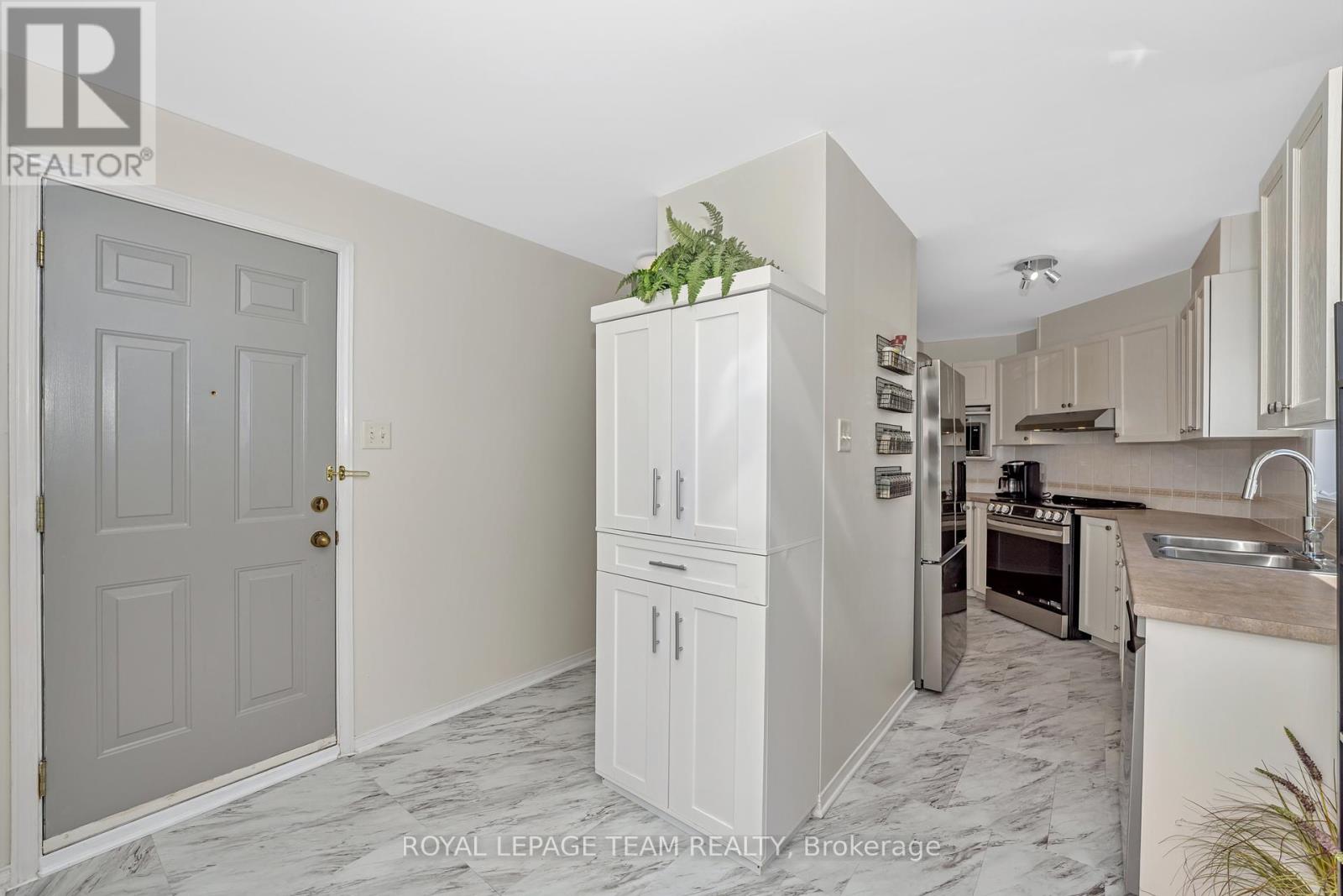 Photo 21 of 6 85 Cresthaven Drive, Ottawa ON
