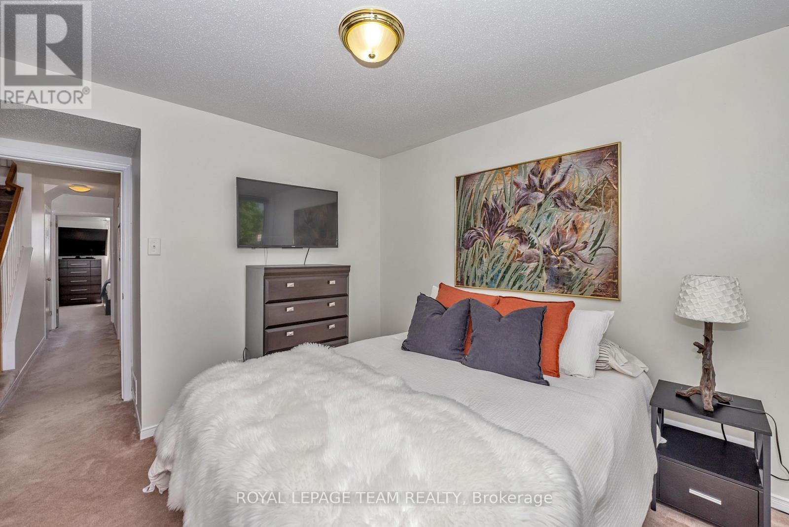 Photo 12 of 6 85 Cresthaven Drive, Ottawa ON