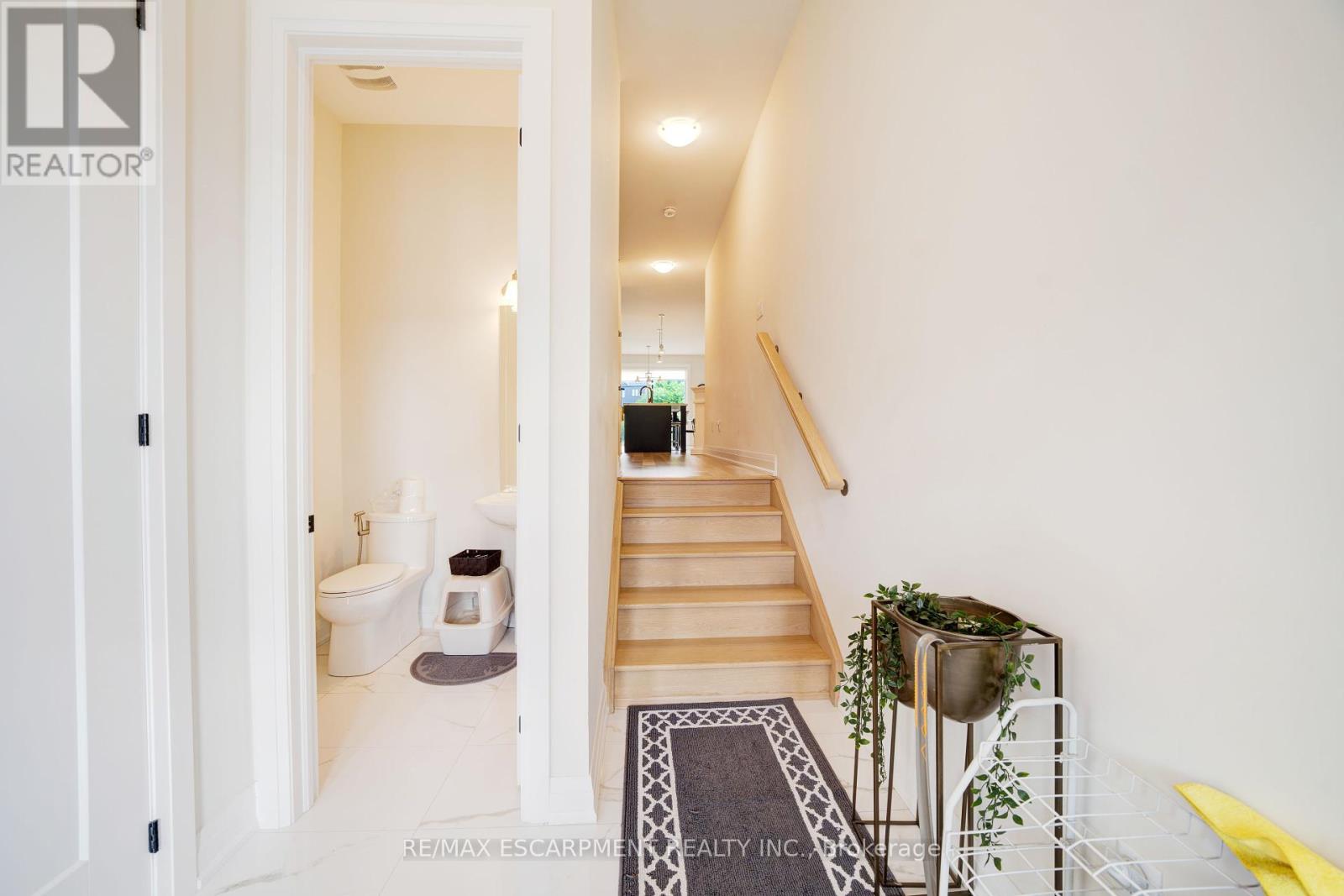 Photo 6 of 1156 Skyridge Boulevard, Pickering ON