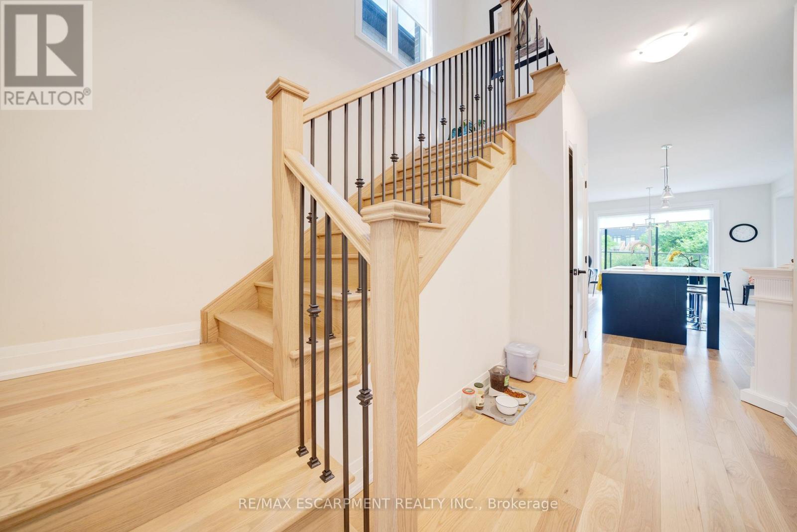 Photo 9 of 1156 Skyridge Boulevard, Pickering ON