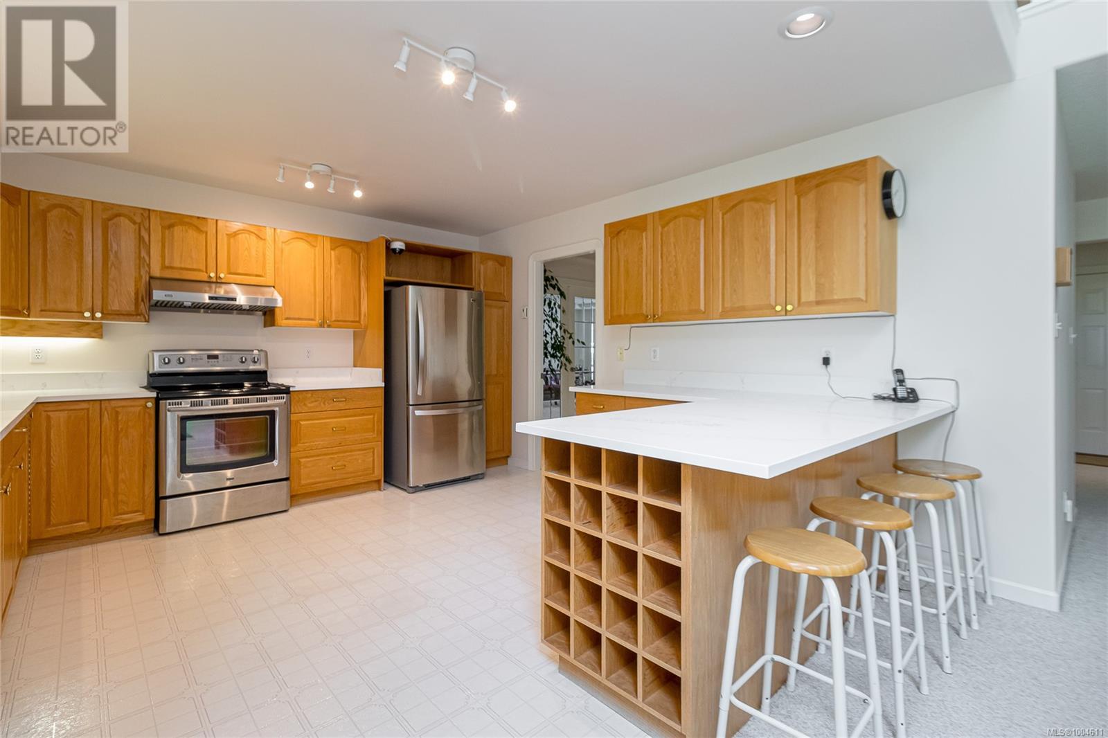 Photo 18 of 772 Wesley Crt, Saanich BC