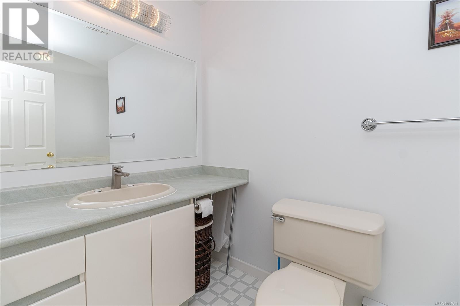 Photo 29 of 772 Wesley Crt, Saanich BC