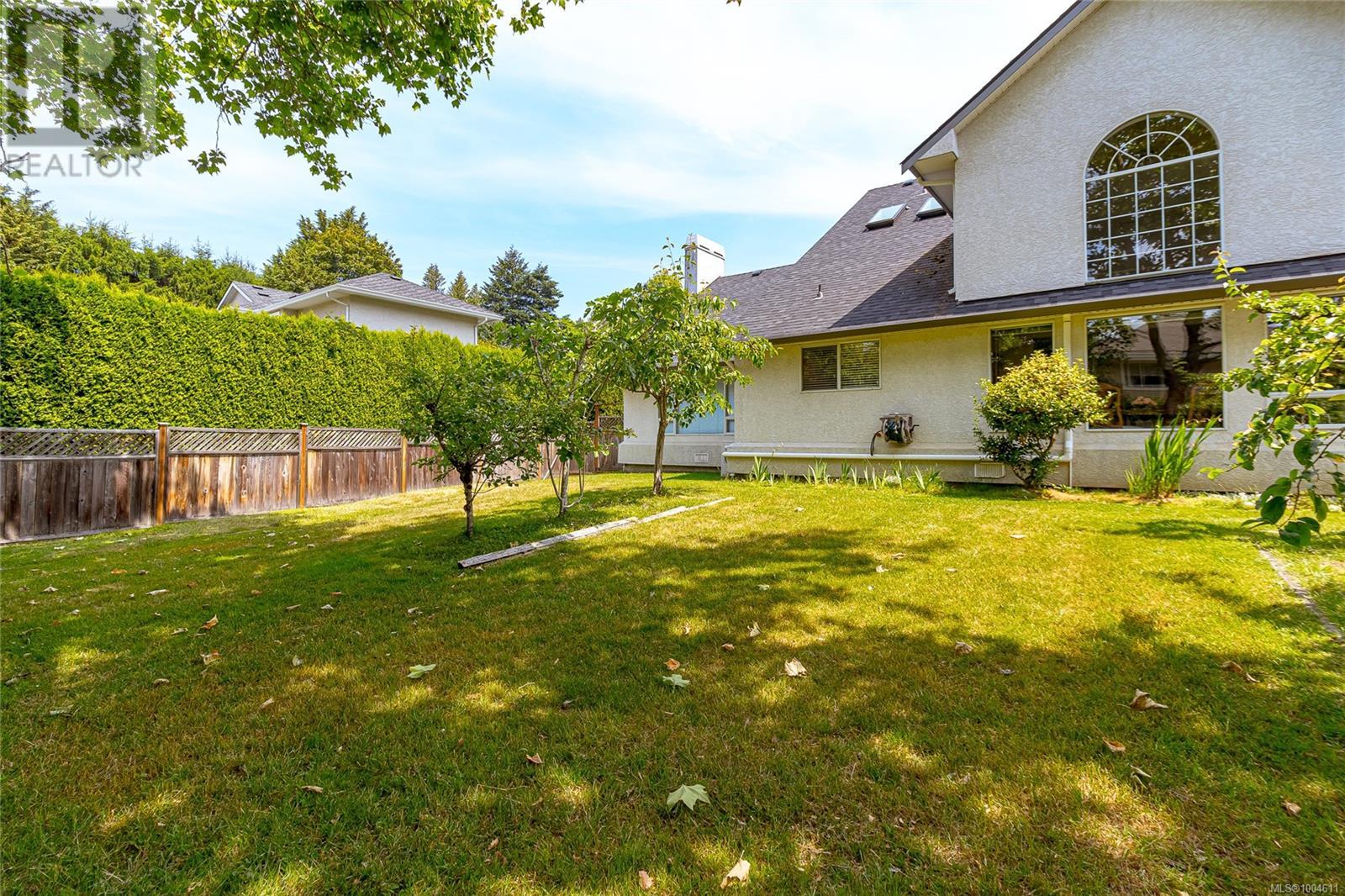 Photo 41 of 772 Wesley Crt, Saanich BC