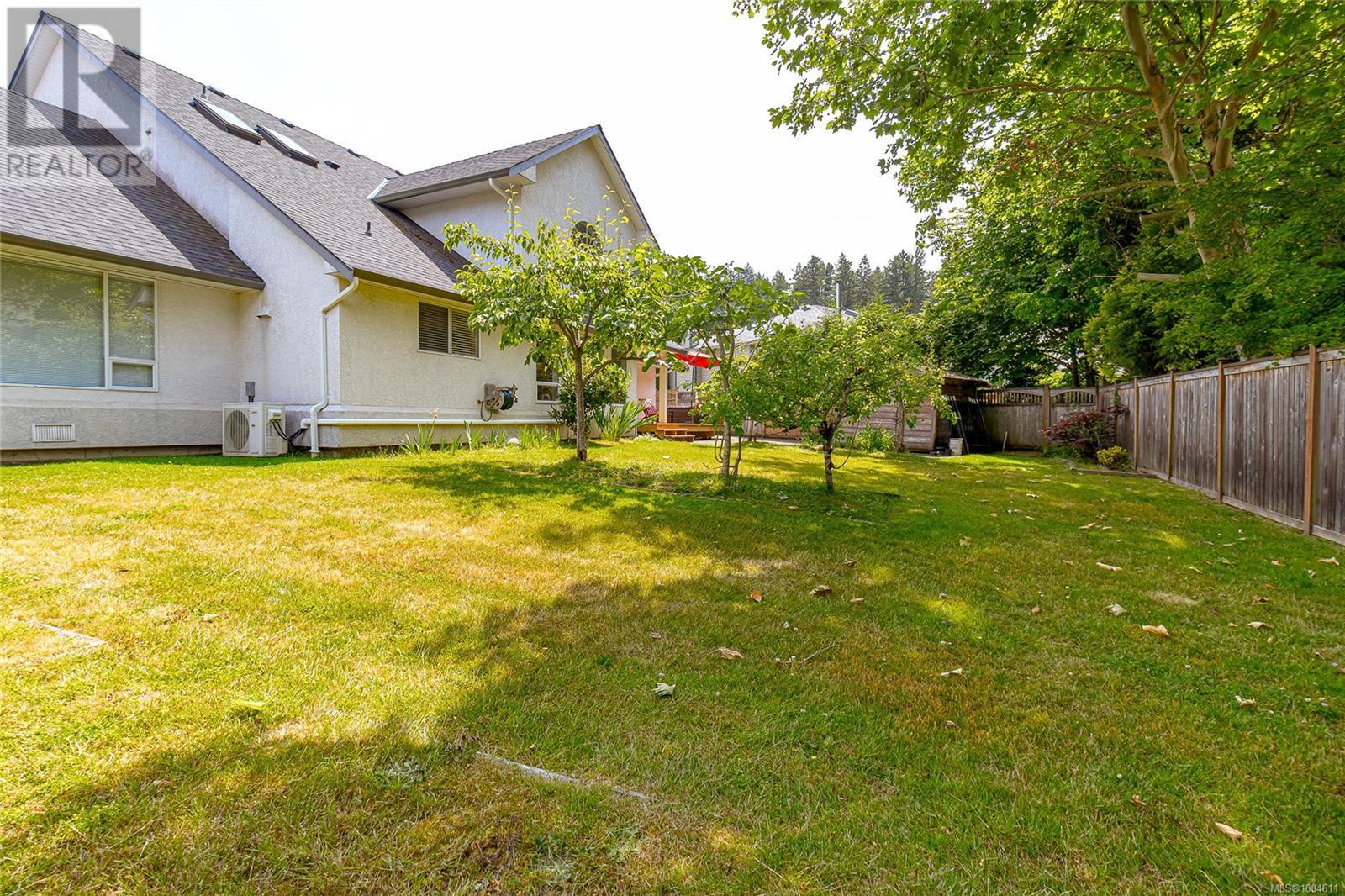 Photo 38 of 772 Wesley Crt, Saanich BC