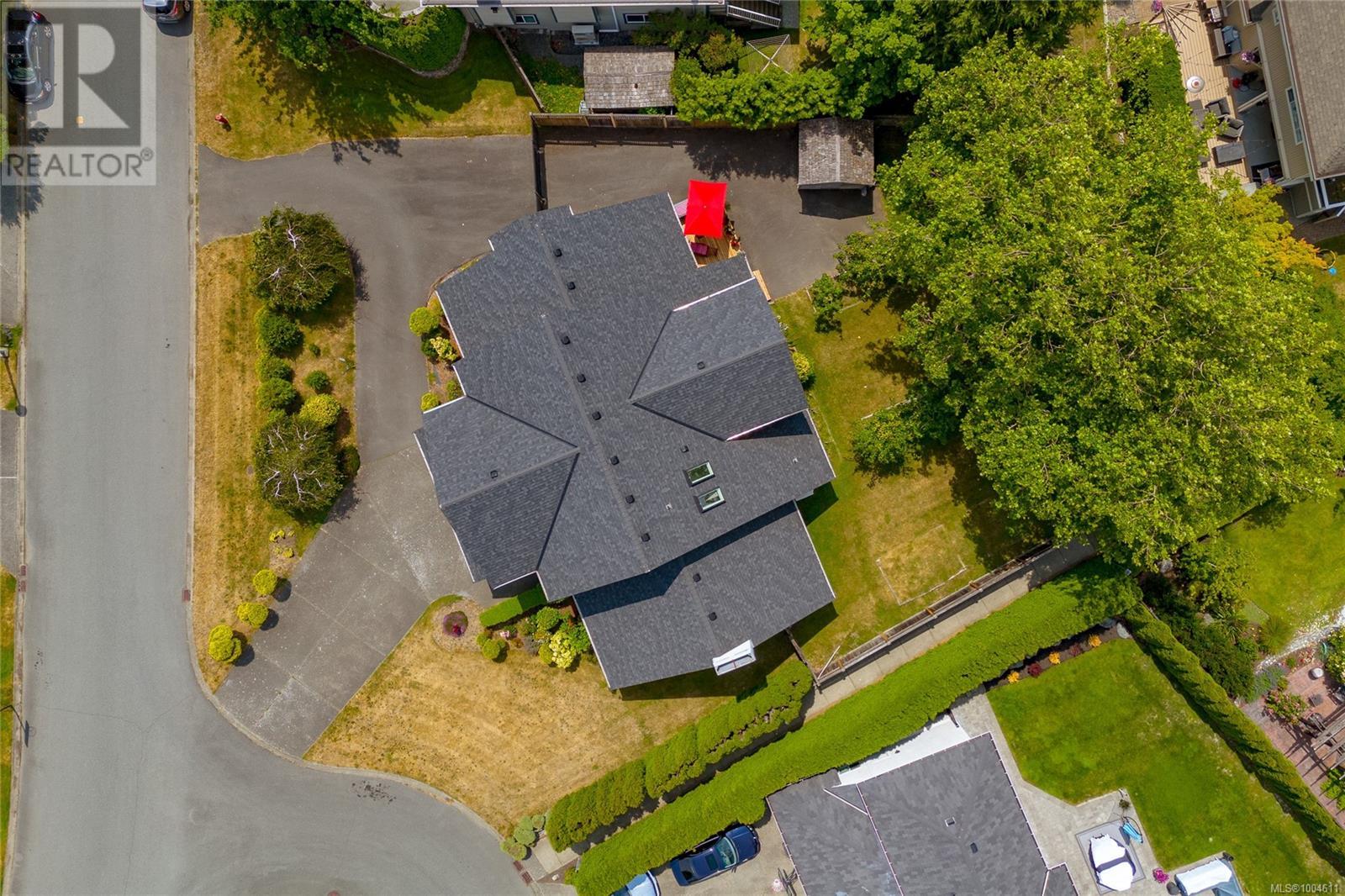 Photo 32 of 772 Wesley Crt, Saanich BC
