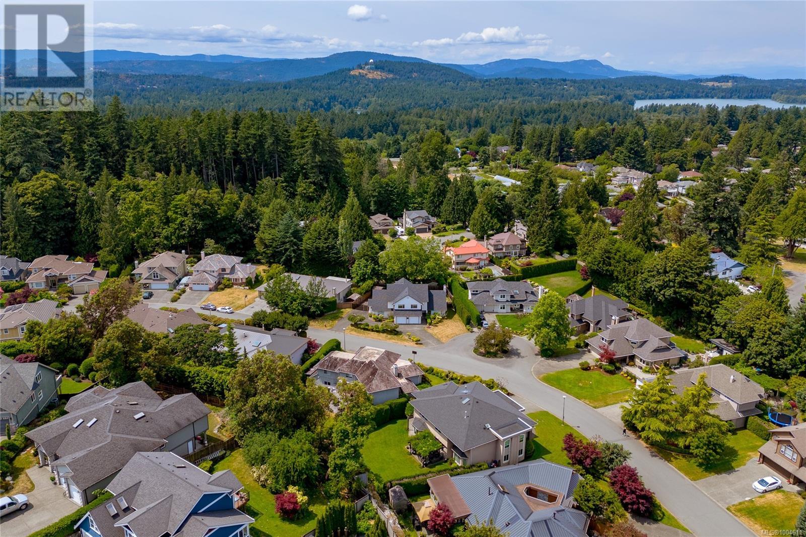 Photo 36 of 772 Wesley Crt, Saanich BC