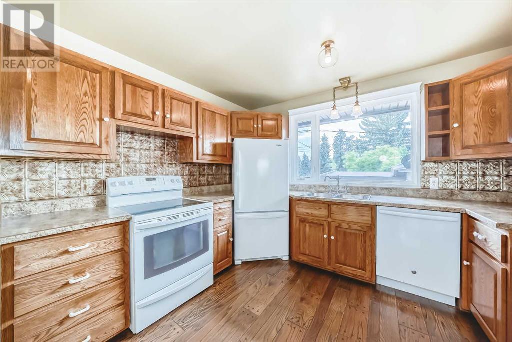 Single Family House Bungalow for Sale in  Capri Avenue NW Brentwood Calgary 