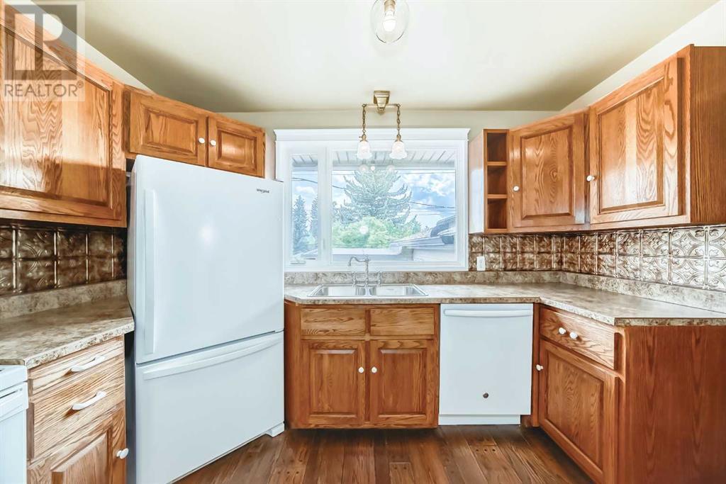 Single Family House Bungalow for Sale in  Capri Avenue NW Brentwood Calgary 