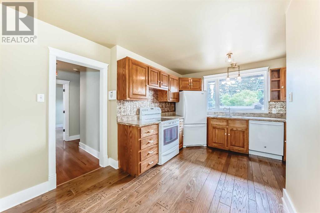 Single Family House Bungalow for Sale in  Capri Avenue NW Brentwood Calgary 