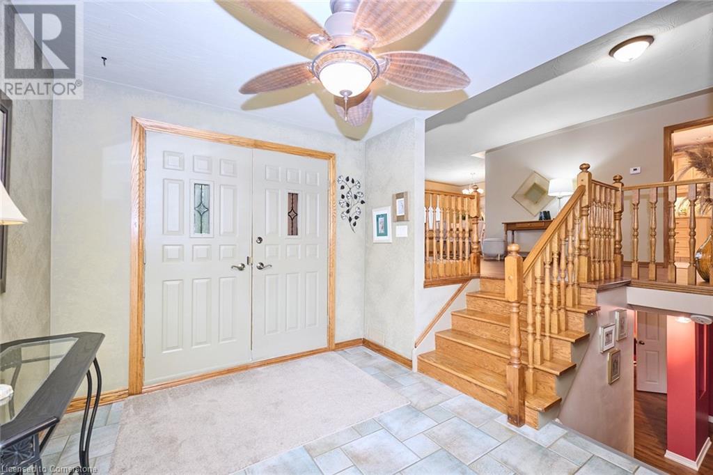 Photo 7 of 17 Oakes Road N, Grimsby ON