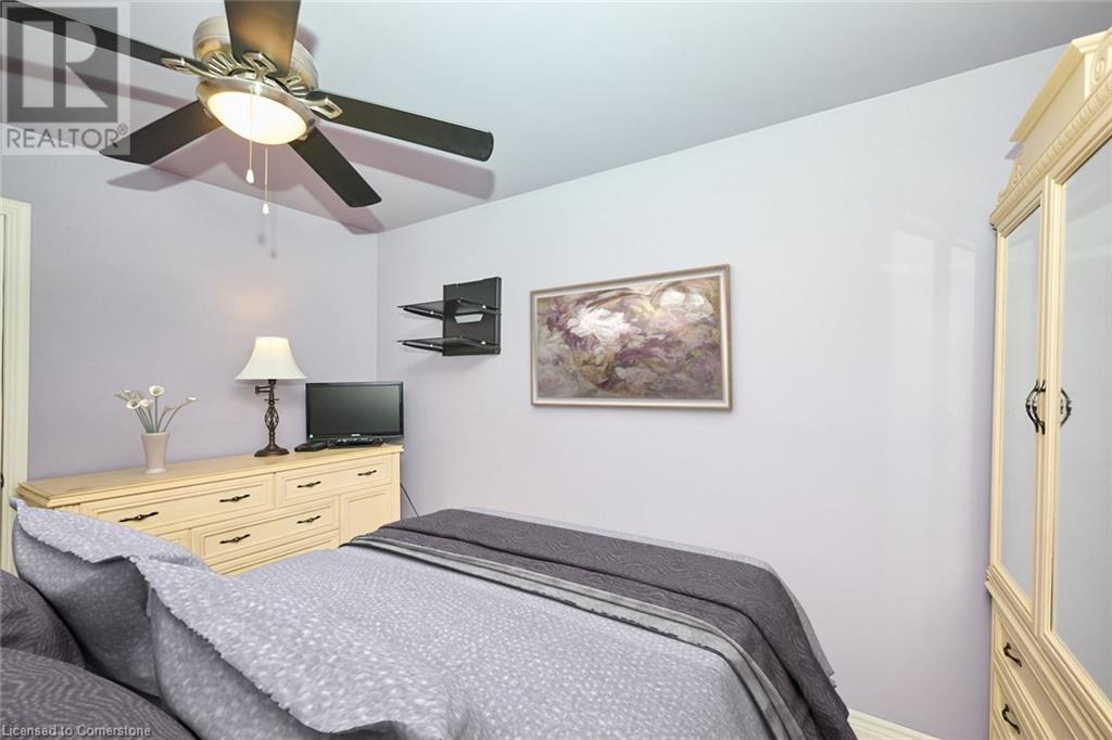 Photo 25 of 17 Oakes Road N, Grimsby ON