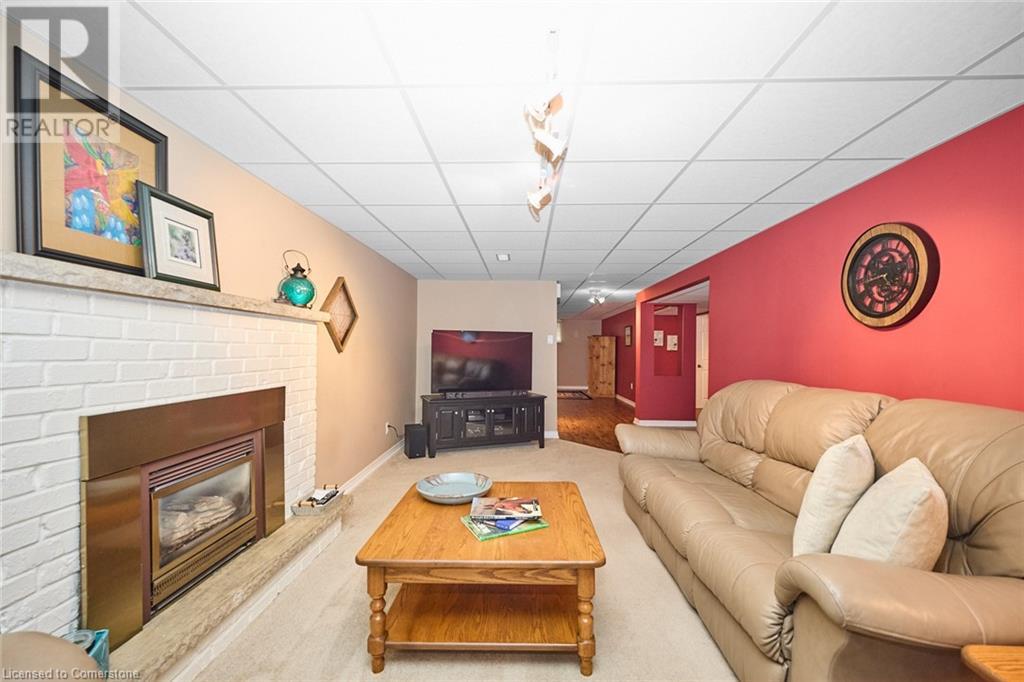 Photo 14 of 17 Oakes Road N, Grimsby ON