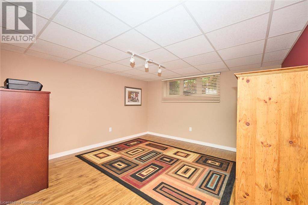 Photo 42 of 17 Oakes Road N, Grimsby ON