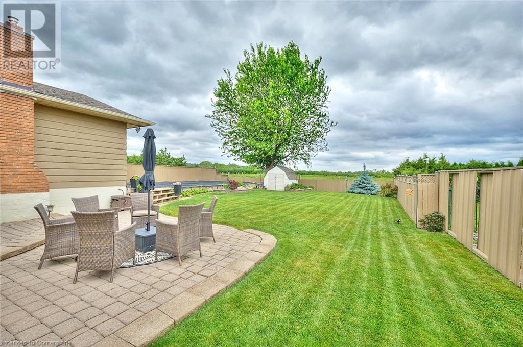 Photo 12 of 17 Oakes Road N, Grimsby ON