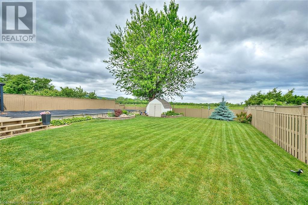 Photo 19 of 17 Oakes Road N, Grimsby ON