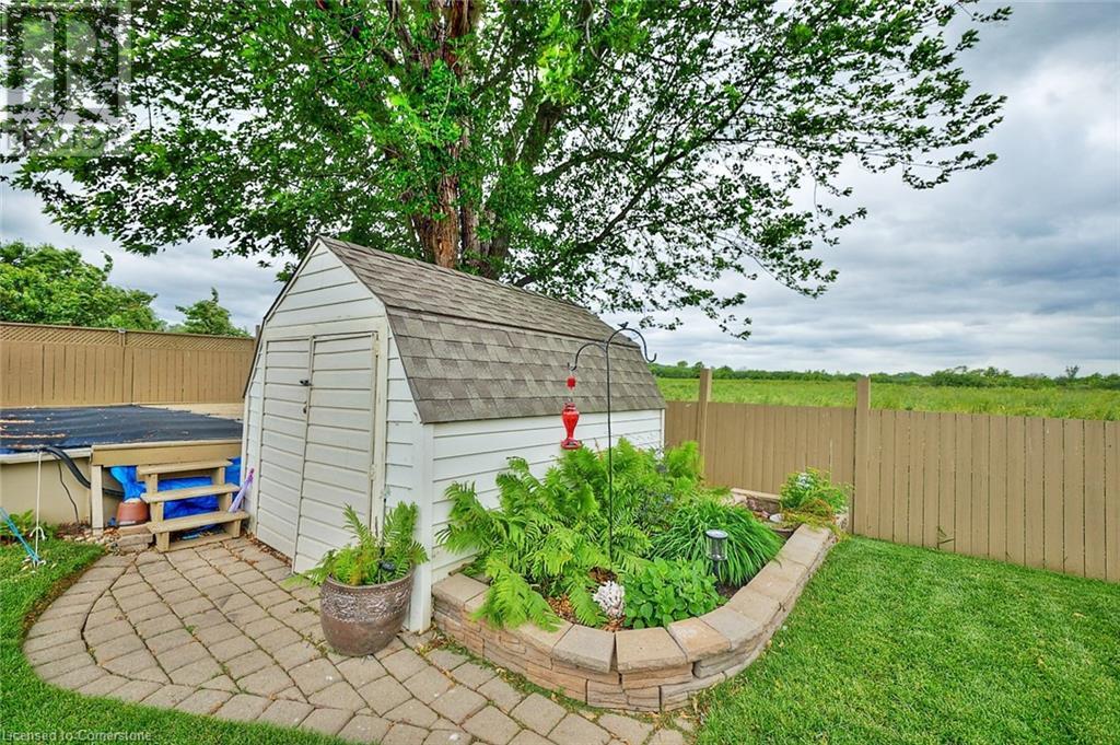 Photo 15 of 17 Oakes Road N, Grimsby ON