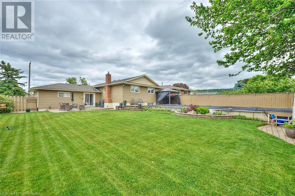 Photo 43 of 17 Oakes Road N, Grimsby ON