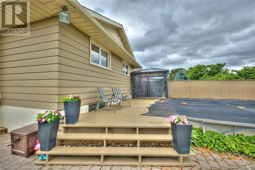 Photo 18 of 17 Oakes Road N, Grimsby ON