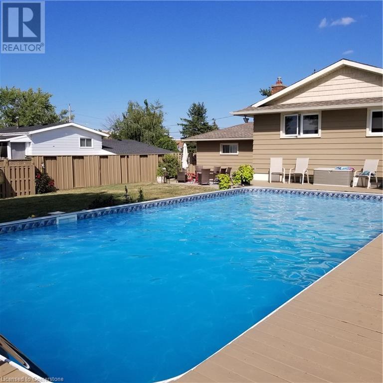 Photo 28 of 17 Oakes Road N, Grimsby ON