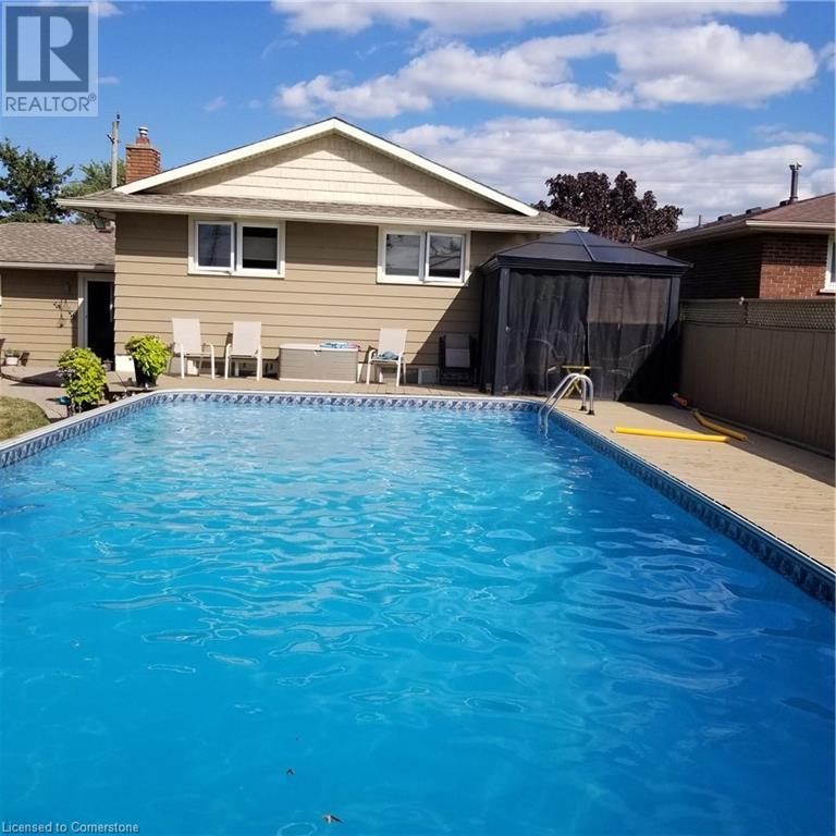 Photo 45 of 17 Oakes Road N, Grimsby ON
