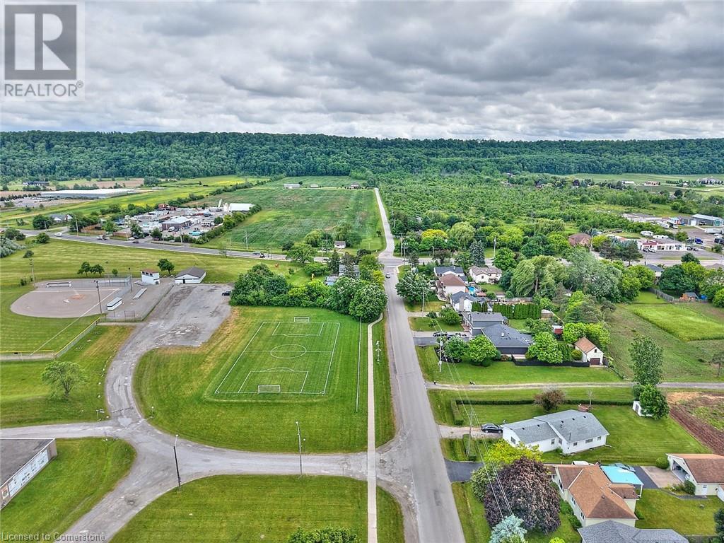 Photo 36 of 17 Oakes Road N, Grimsby ON