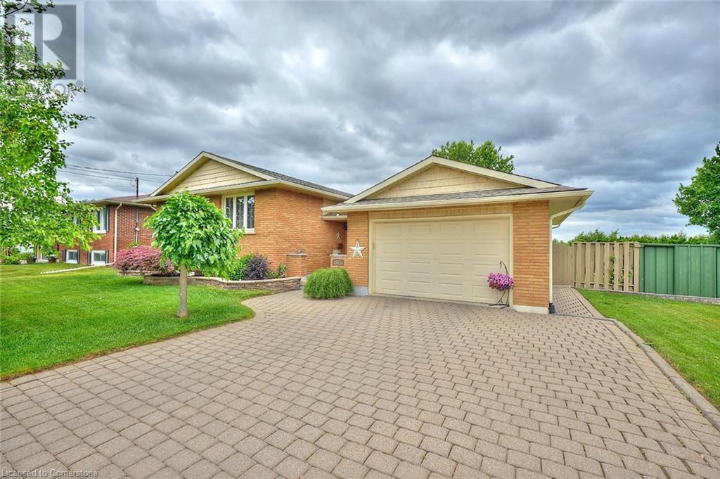 Photo 23 of 17 Oakes Road N, Grimsby ON